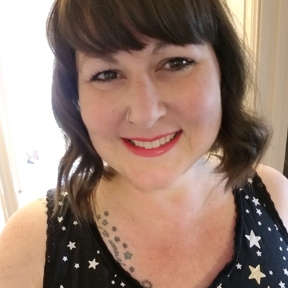 Meet your Posher, Danica - Picture 2 of 2